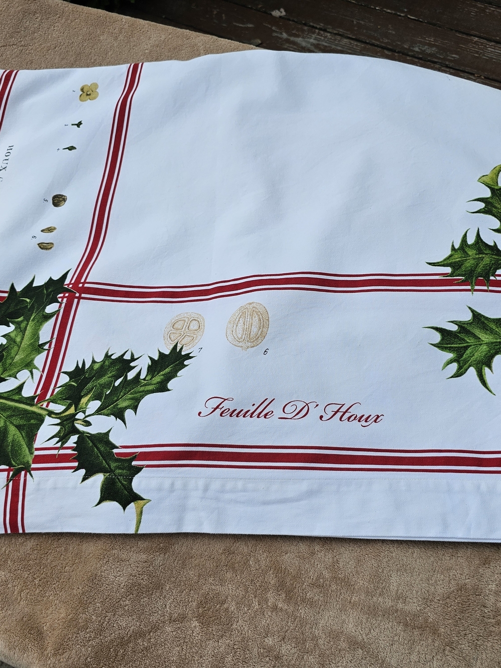 Williams Sonoma Holiday Tablecloth with White, Green & Red Holly Design